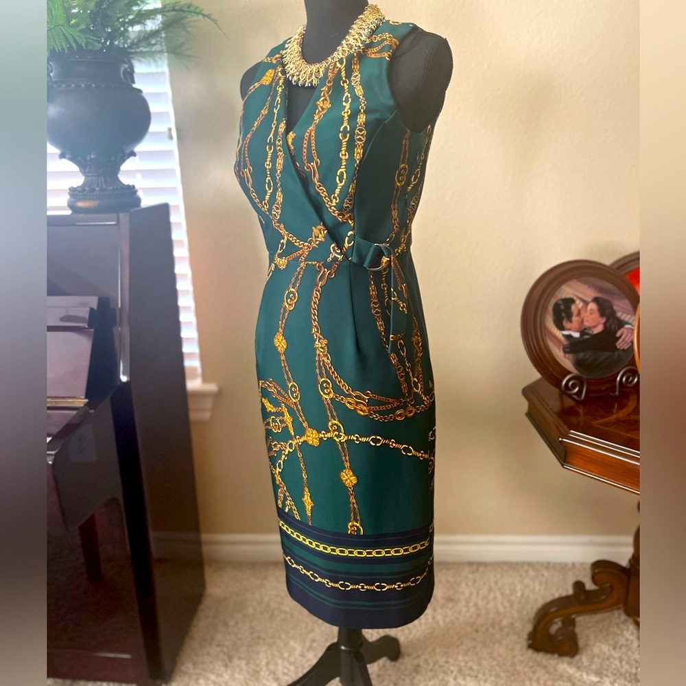 EnFocus. Size 6. Green dress with gold chain pattern. Short sleeve. Below knee.
